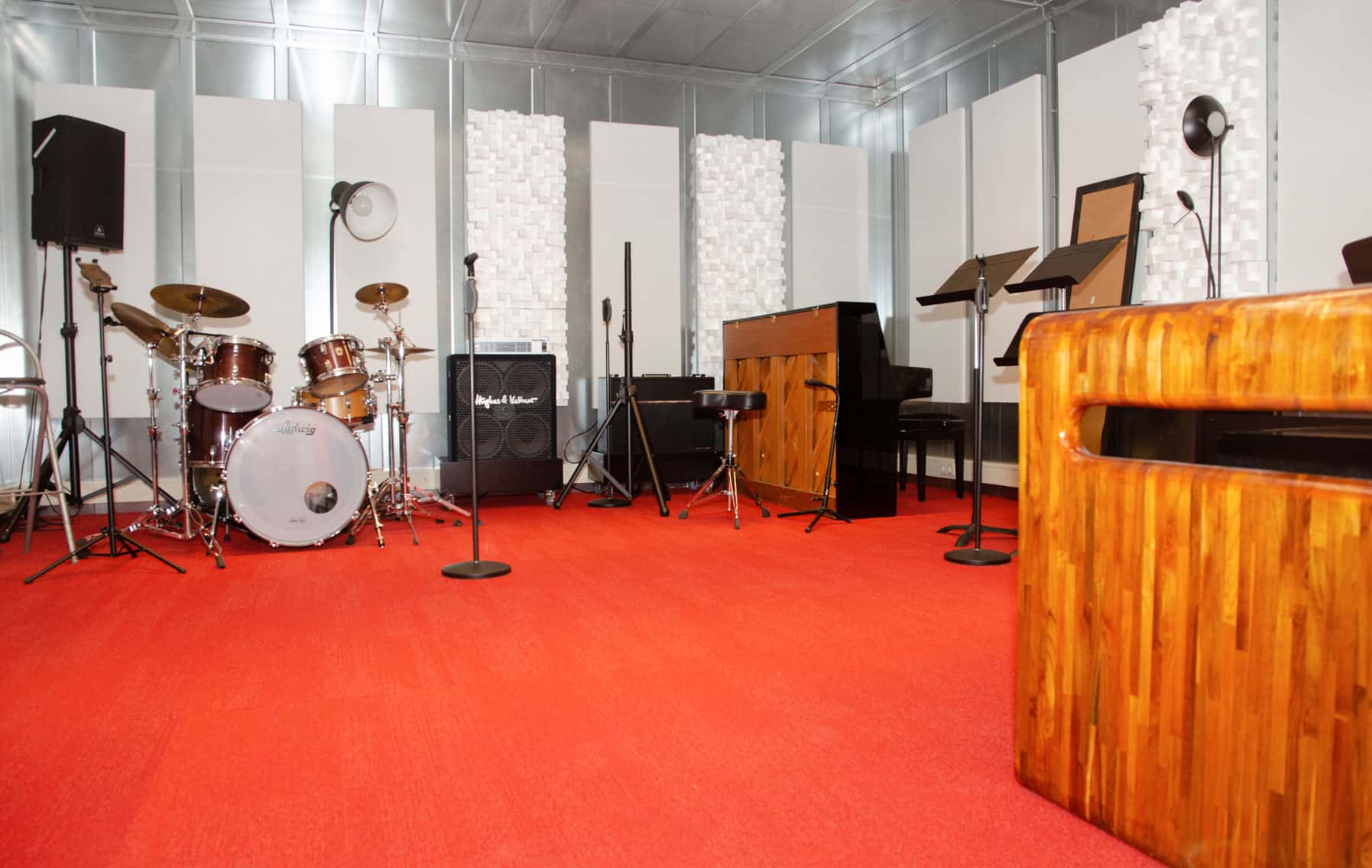 Oefenruimte Rood, Muziekstudio's Aalsmeer